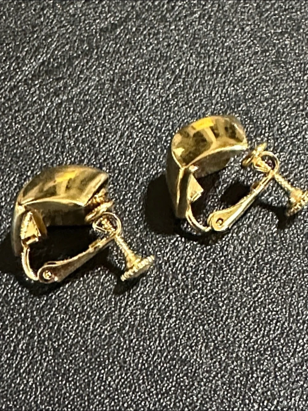 Vendome Pat.No. 3.176.465 VTG Gold Tone Adjustable Screw Back Clip On Earrings